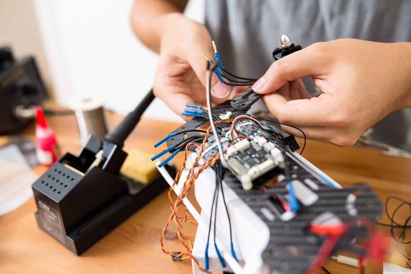 Fibre optique vs Cuivre : quel câble pour une vitesse maximale ?